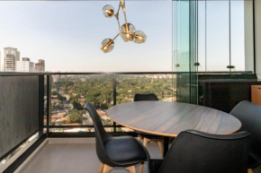 Charme Pinheiros e Jardins com piscina, cama queen